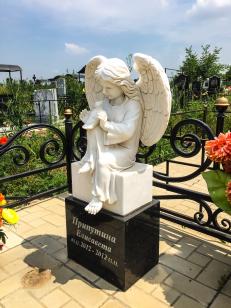 памятник ребенку в виде скорбящего ангела